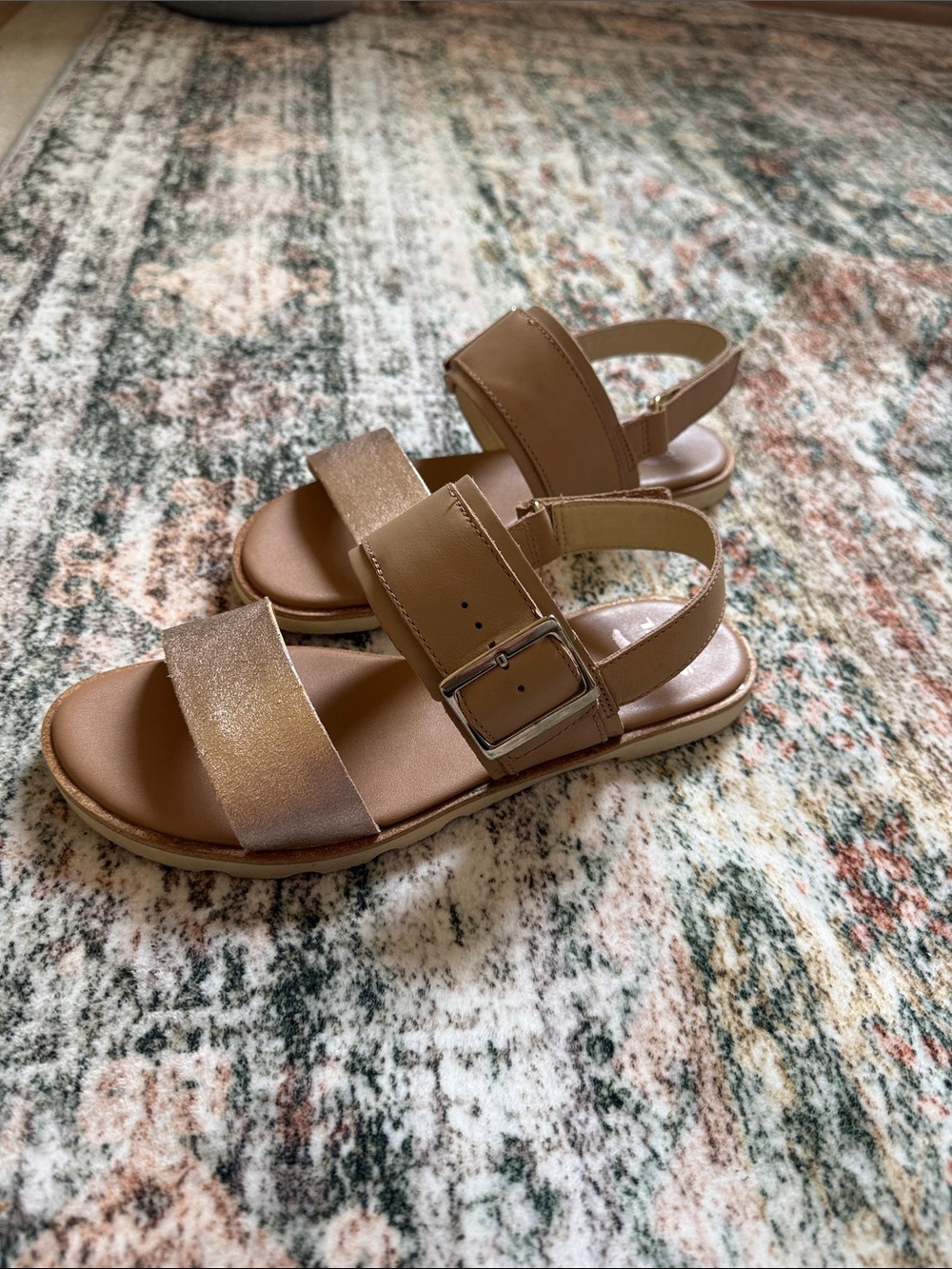 Sorel Ella III Tan and Metallic Leather Flat Sandal Size 7 - Picture 9 of 10